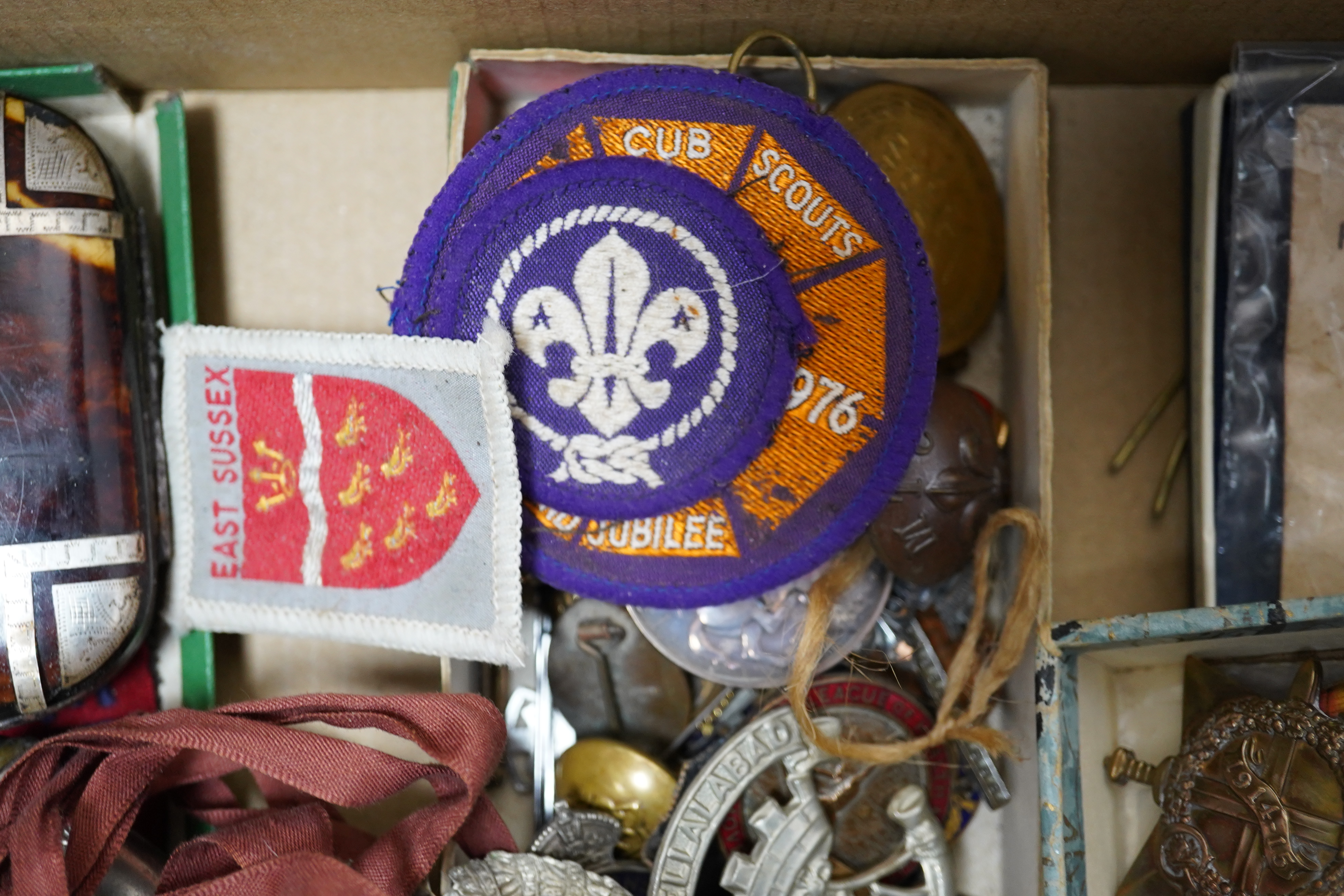 A collection of military medals, cap badges and buttons etc. including; a First World War Royal Navy Air Service cap badge, two WWI medal trios awarded to PTE. V.J.P. Barnes RIF. BRIG., and L.Cpl. W. Howard. NOTTS & DERB